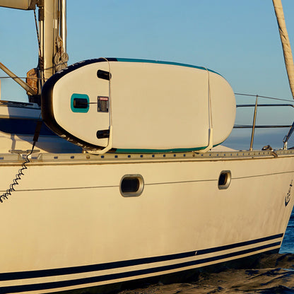 SUP board rack on outside of yacht rail – tool-free installation on 25mm stanchion
